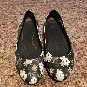 Crocs floral print ballet flats woman’s size 8